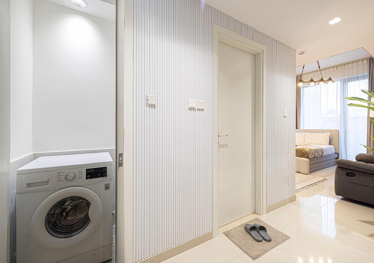 Luxe Diamond With Private Garden Apartment